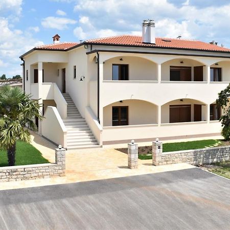 Apartmani Diana Novigrad Istria Exteriör bild
