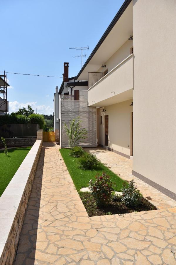 Apartmani Diana Novigrad Istria Exteriör bild