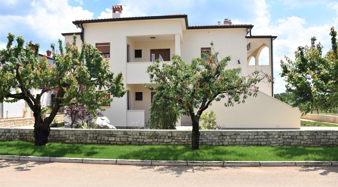 Apartmani Diana Novigrad Istria Exteriör bild