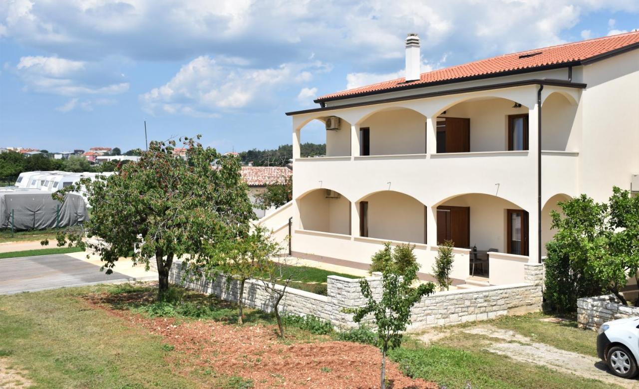 Apartmani Diana Novigrad Istria Exteriör bild
