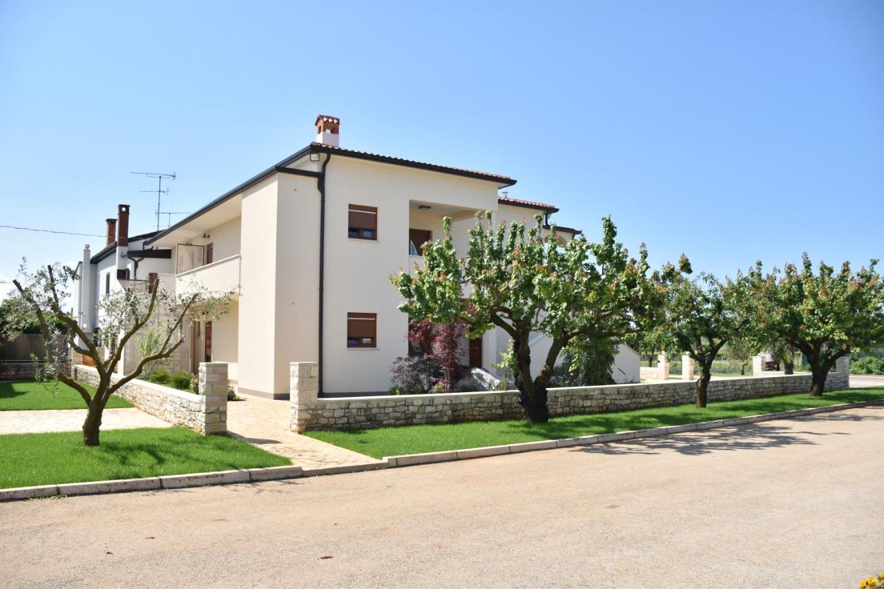 Apartmani Diana Novigrad Istria Exteriör bild