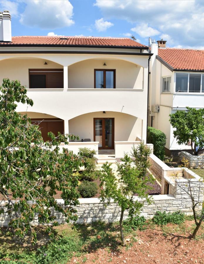 Apartmani Diana Novigrad Istria Exteriör bild