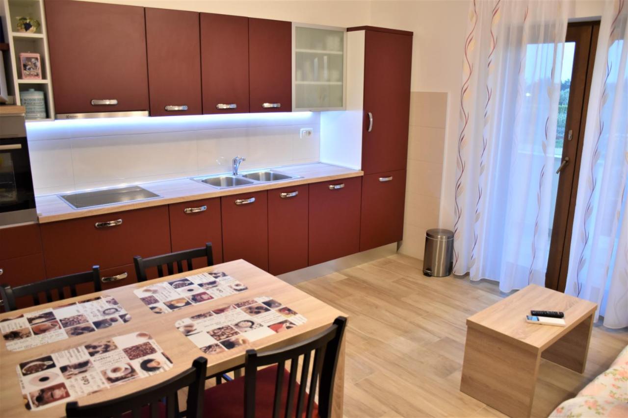 Apartmani Diana Novigrad Istria Exteriör bild