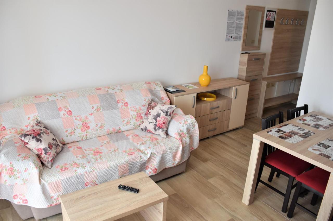 Apartmani Diana Novigrad Istria Exteriör bild