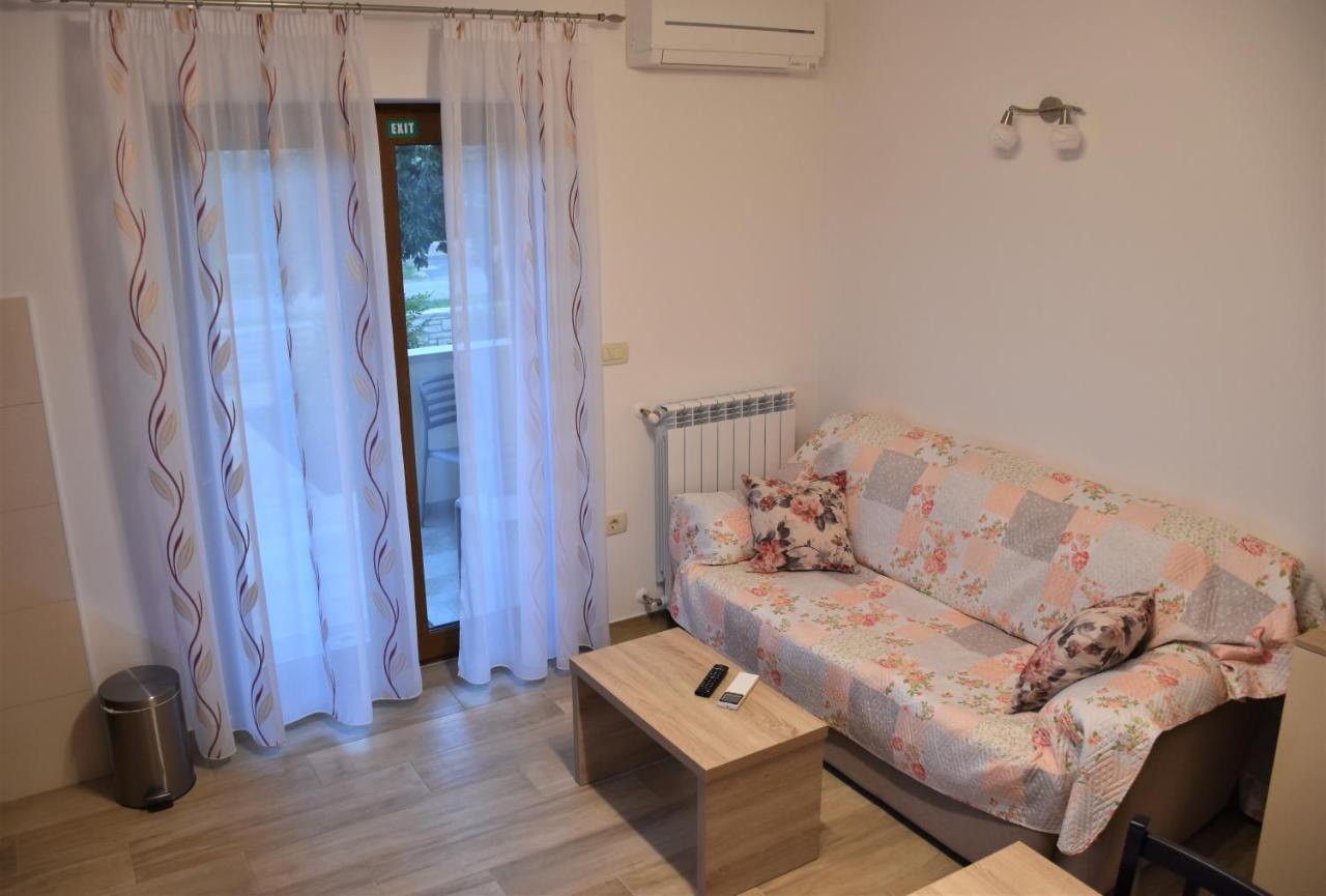 Apartmani Diana Novigrad Istria Exteriör bild